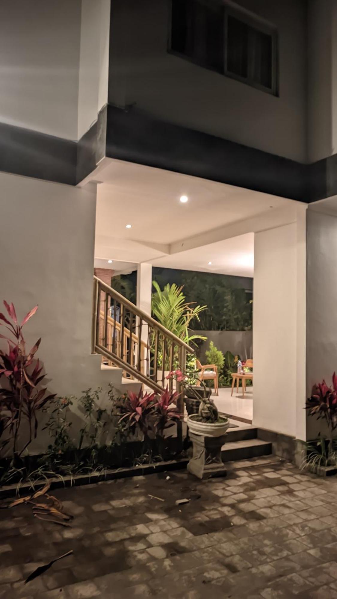 Sujiwa Ubud Hotel & Villa Екстер'єр фото