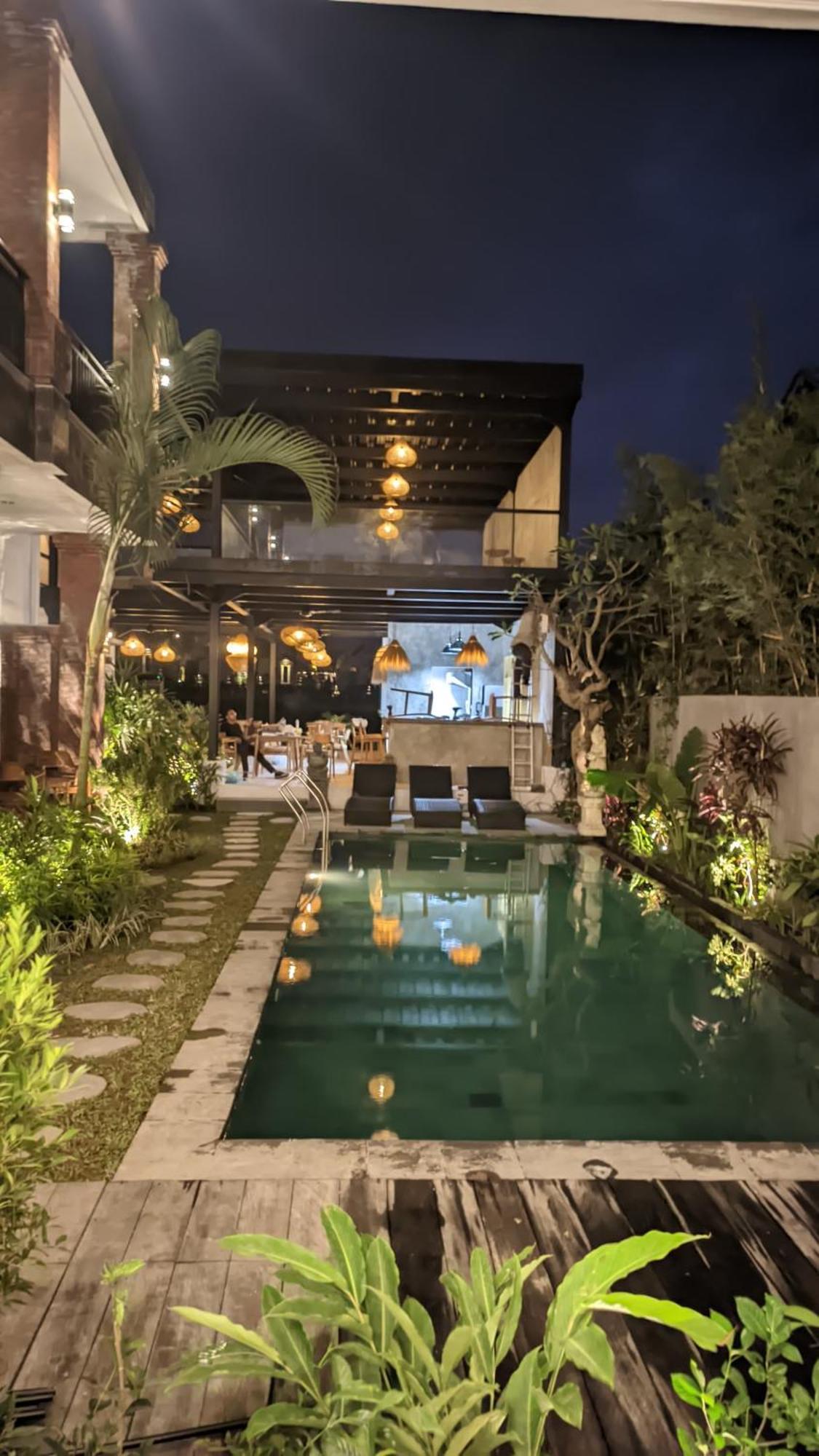 Sujiwa Ubud Hotel & Villa Екстер'єр фото